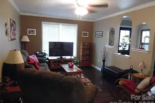 216 W 7th St, Newton, NC 28658 - Photo 7