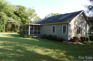 216 W 7th St, Newton, NC 28658 - Photo 3