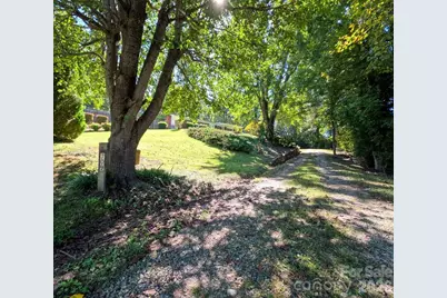 709 Berry Place SW, Lenoir, NC 28645 - Photo 27