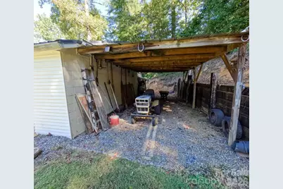 709 Berry Place SW, Lenoir, NC 28645 - Photo 23