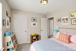 802 Almora Dr, Charlotte, NC 28216 - Photo 5