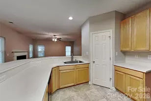 5611 Timbertop Ln, Charlotte, NC 28215 - Photo 7