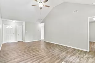 2639 Daffodil Dr, Charlotte, NC 28269 - Photo 7