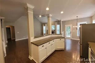 5618 Branthurst Dr, Charlotte, NC 28269 - Photo 9