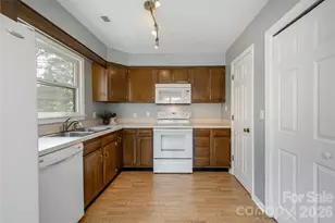 1743 Haywood Manor Rd, Hendersonville, NC 28791 - Photo 15