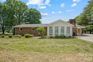 3328 Sulphur Springs Rd NE, Hickory, NC 28601 - Photo 35