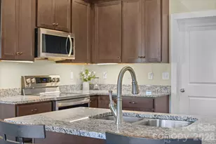 457 Riverwind Dr, Hendersonville, NC 28739 - Photo 5