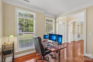 8645 Ridgeline Ln, Charlotte, NC 28269 - Photo 17