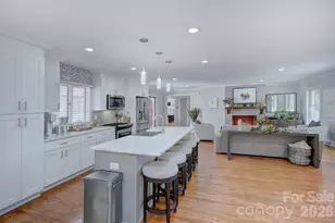 1230 Redcoat Dr, Charlotte, NC 28211 - Photo 5