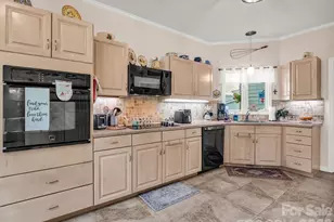 20 Country Meadows Ln, Hendersonville, NC 28792 - Photo 5