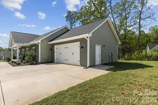 916 Westminster Dr, Statesville, NC 28677 - Photo 3