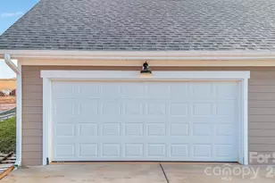 2111 24th St Ln SE, Hickory, NC 28602 - Photo 3