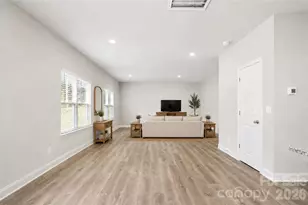 8908 Sawyer Run Ct, Charlotte, NC 28215 - Photo 5