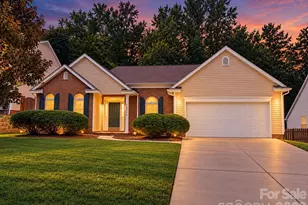 10214 Stoneykirk Ln, Charlotte, NC 28269 - Photo 1