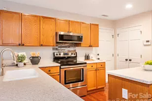 1207 Matthews Plantation Dr, Matthews, NC 28105 - Photo 11
