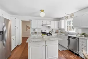 717 Fredricksburg Rd, Matthews, NC 28105 - Photo 7