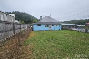 28 Chestnut St, Rosman, NC 28772 - Photo 3