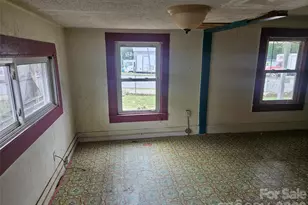 28 Chestnut St, Rosman, NC 28772 - Photo 5