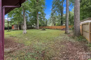 36 Medlin Ln, Flat Rock, NC 28731 - Photo 3