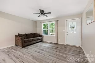 36 Medlin Ln, Flat Rock, NC 28731 - Photo 5