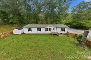 371 Piney Ridge Dr, Hendersonville, NC 28791 - Photo 1