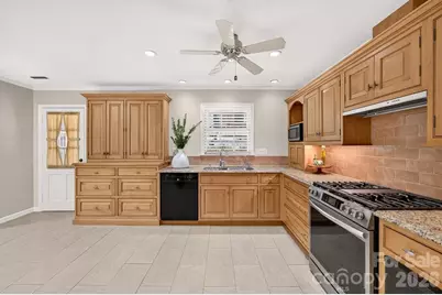 6000 Colchester Place, Charlotte, NC 28210 - Photo 7