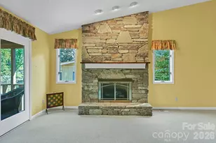 901 Red Oak Dr, Hendersonville, NC 28791 - Photo 5