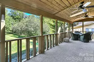 901 Red Oak Dr, Hendersonville, NC 28791 - Photo 9