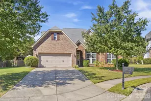 10110 Loch Lomond Dr, Charlotte, NC 28278 - Photo 1