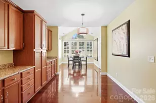 10110 Loch Lomond Dr, Charlotte, NC 28278 - Photo 9