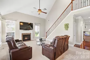 10110 Loch Lomond Dr, Charlotte, NC 28278 - Photo 13