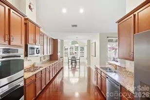 10110 Loch Lomond Dr, Charlotte, NC 28278 - Photo 5
