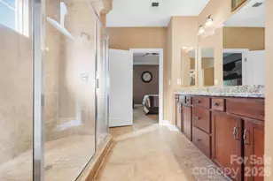 10110 Loch Lomond Dr, Charlotte, NC 28278 - Photo 17
