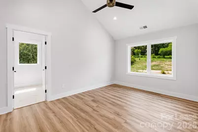 618 E Holly Street, Dallas, NC 28034 - Photo 9