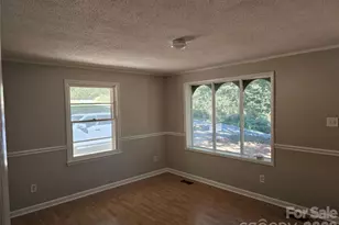 2782 W View St, Hickory, NC 28601 - Photo 5
