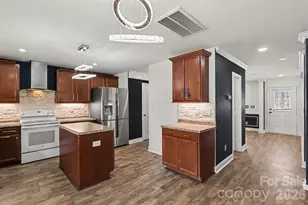8824 Merrie Rose Ave, Charlotte, NC 28213 - Photo 9