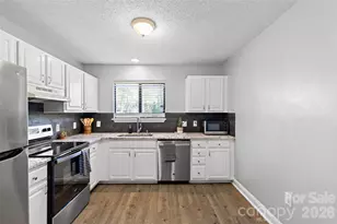3009 Heathstead Place, Charlotte, NC 28210 - Photo 3