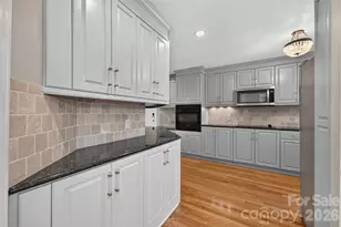 1058 13th Ave Pl NW, Hickory, NC 28601 - Photo 9