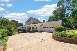 1058 13th Ave Pl NW, Hickory, NC 28601 - Photo 3