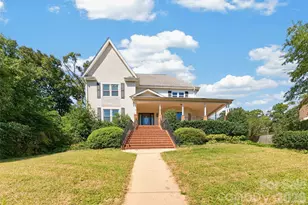 1058 13th Ave Pl NW, Hickory, NC 28601 - Photo 1