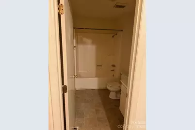 220 14th Avenue SE #2-D, Hickory, NC 28602 - Photo 5