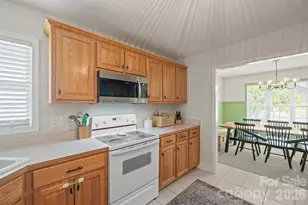 9530 Driftwood Ct, Hickory, NC 28601 - Photo 11