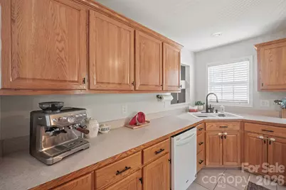 9530 Driftwood Court, Hickory, NC 28601 - Photo 7