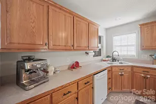 9530 Driftwood Ct, Hickory, NC 28601 - Photo 7
