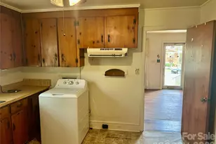 1435 Dean St, Charlotte, NC 28216 - Photo 9