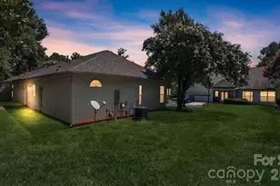 10305 Flat Stone Rd, Charlotte, NC 28213 - Photo 15