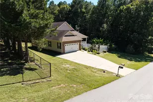 6391 Cathedral Dr, Hickory, NC 28601 - Photo 7