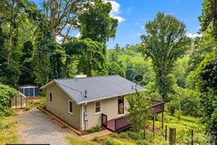 697 Courtney Dr, Hendersonville, NC 28792 - Photo 7