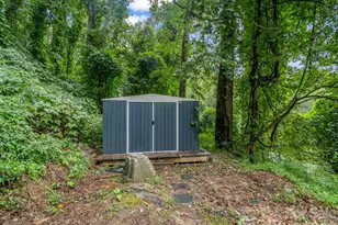 697 Courtney Dr, Hendersonville, NC 28792 - Photo 27