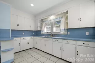 102 Lake Dr, Hickory, NC 28601 - Photo 5